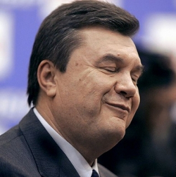 День рождения Януковича: устрица за 20 гривен и библия в подарок